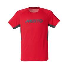 Musto Esencial Evolución Uv De Secado Rápido Camiseta - True Red / Carbono